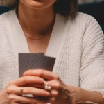 Стильная домашняя игровая зона с элементами дизайна казино