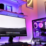 Стильная игровая зона в современном интерьере с удобной мебелью