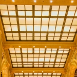 Дизайн игровых зон blackjack в интерьере казино с освещением