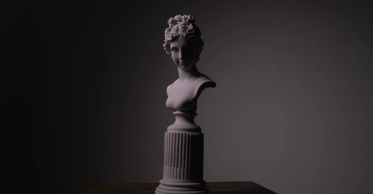 Античная эстетика в современном дизайне интерьера с колоннами